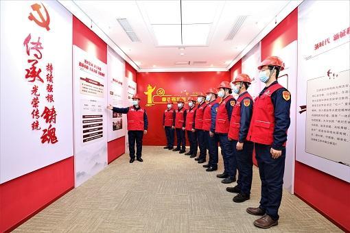 弘揚(yáng)偉大建黨精神堅(jiān)定歷史自信</p><p>　　在新的趕考之路上交出優(yōu)異答卷