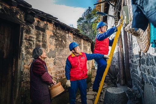 弘揚(yáng)偉大建黨精神堅(jiān)定歷史自信</p><p>　　在新的趕考之路上交出優(yōu)異答卷