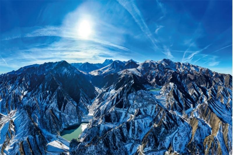 綠電奔涌出天山 動能澎湃向“新”行