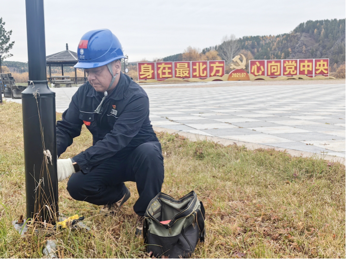 全國道德模范國家電網(wǎng)呂建生：誠實(shí)守信用心服務(wù)